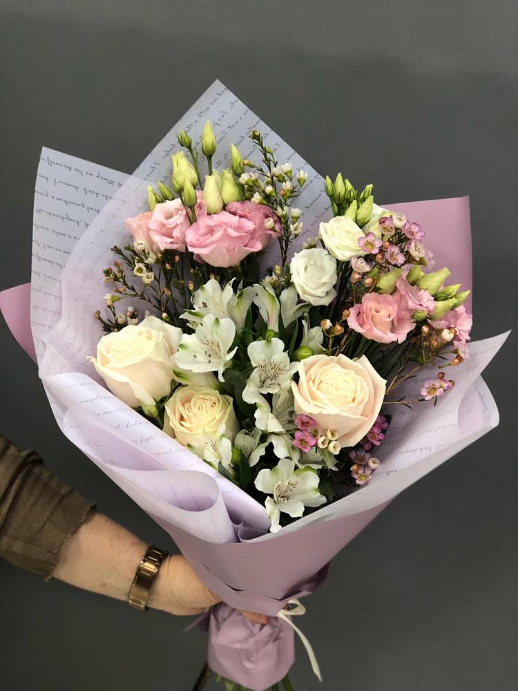 Букет цветов из: Альстромерии, Розы и Лизиантусы в Подгоренском