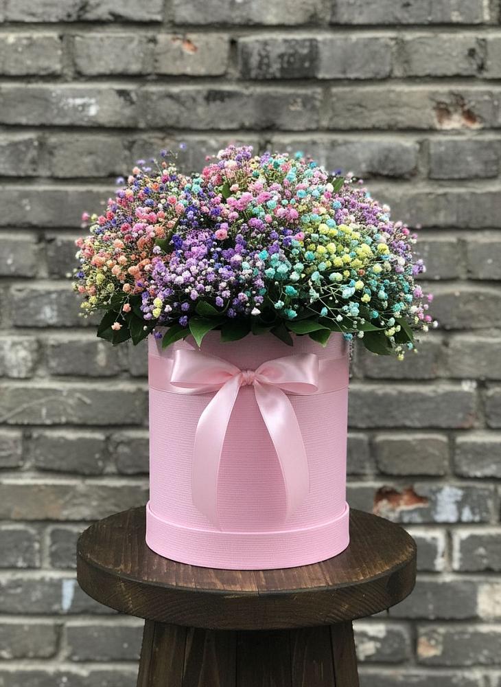 Цветочная композиция из Гипсофила и Розы в шляпной коробке в Подгоренском