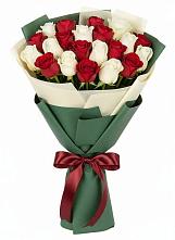Букет Микс из красных и белых роз в Подгоренском