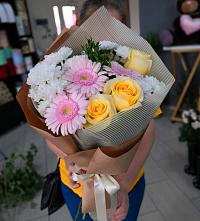 Букет цветов из:  Герберы, Розы и Хризантемы в Подгоренском