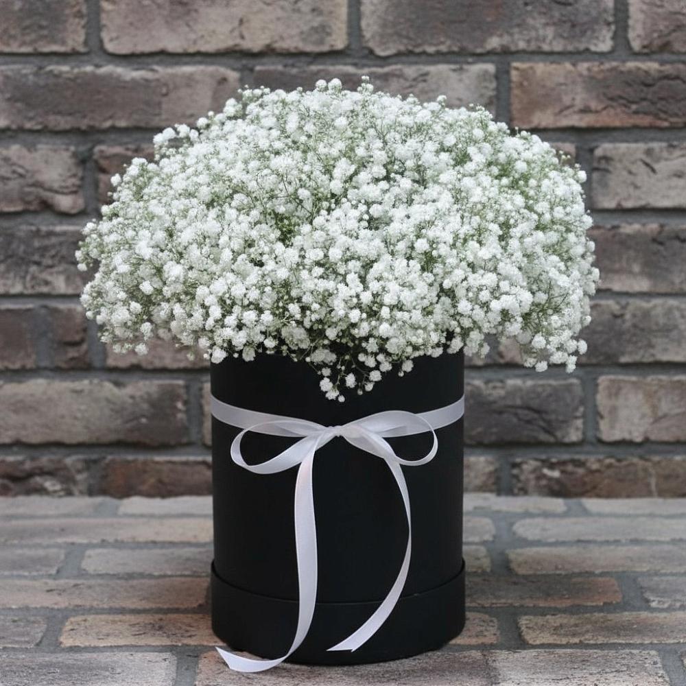 Цветочная композиция из Гипсофила в шляпной коробке в Подгоренском