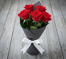 Букет 5 Красных роз Эдлесс Лав в Подгоренском
