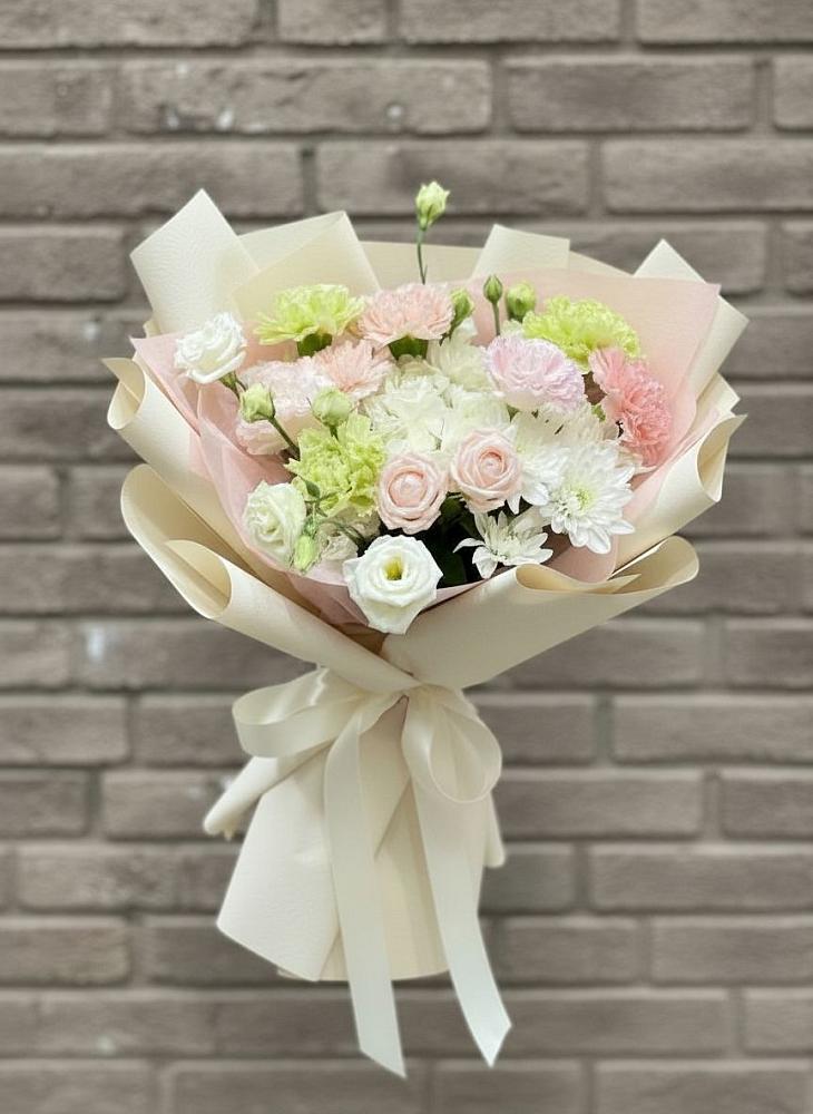 Букет цветов из: Гвоздики, Розы, Лизиантусы и Хризантемы в Подгоренском