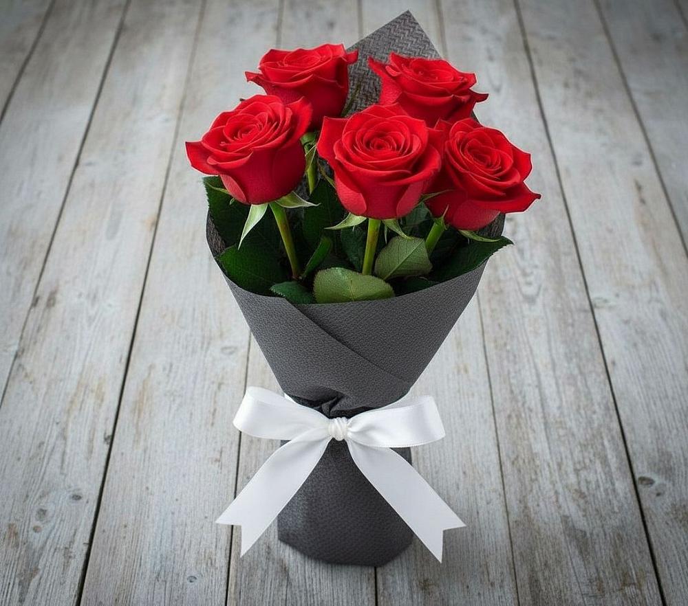 Букет 5 Красных роз Эдлесс Лав в Подгоренском
