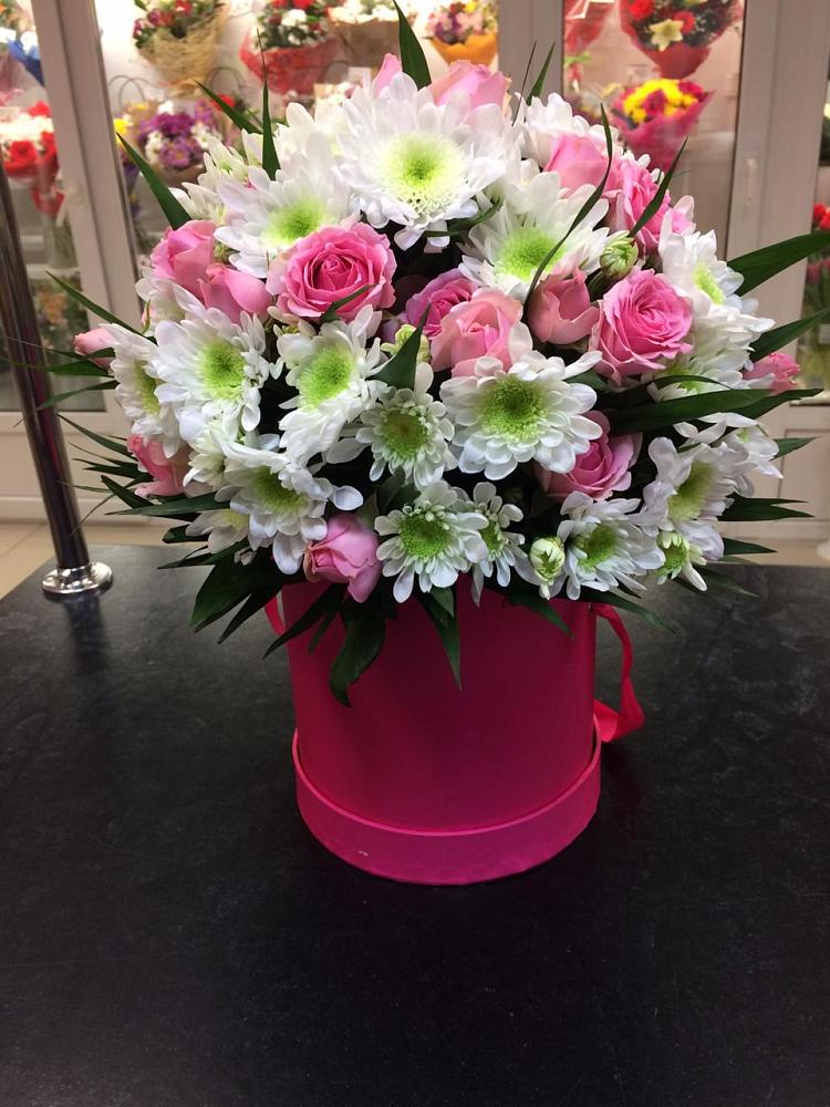 Цветочная композиция из Розы и Хризантемы в шляпной коробке в Подгоренском