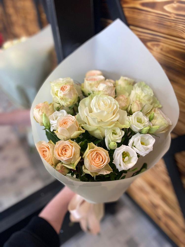 Букет цветов из: Розы и Лизиантусы в Подгоренском